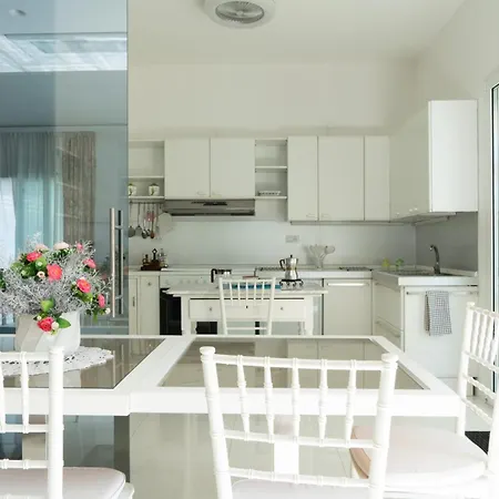 La Blanca Villa *